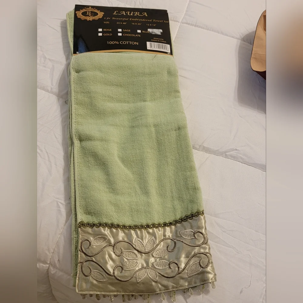 Royal Crown Laura 3 piece Bath Towel set Sage 1 towel 1 hand towel 1 wash rag